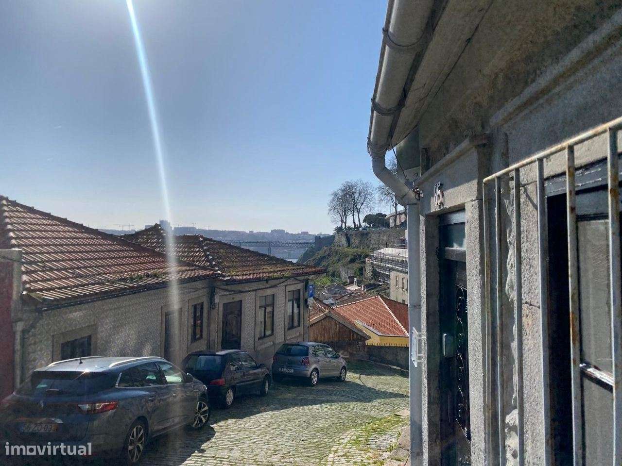 Bonita Moradia em zona turística (Fontainhas) com licença AL-16