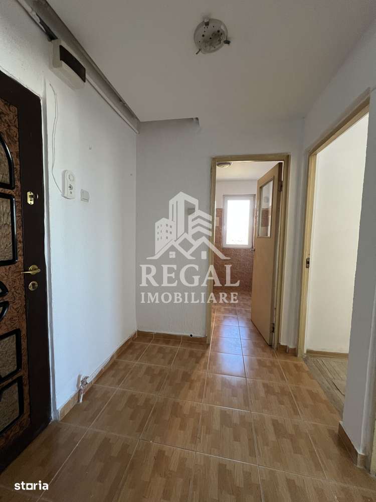 Apartament 3 camere de vânzare – Micro 7 - Imagine principală: 5/8
