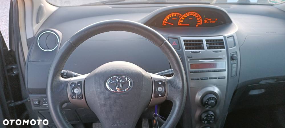 Toyota Yaris 1.0 Premium - 6