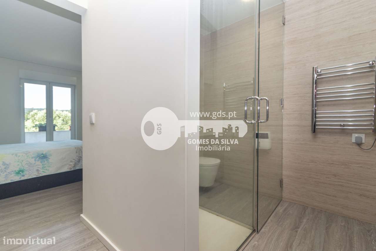 Moradia T3+1 com Espaços Comerciais – Ideal para Viver e Investir-19