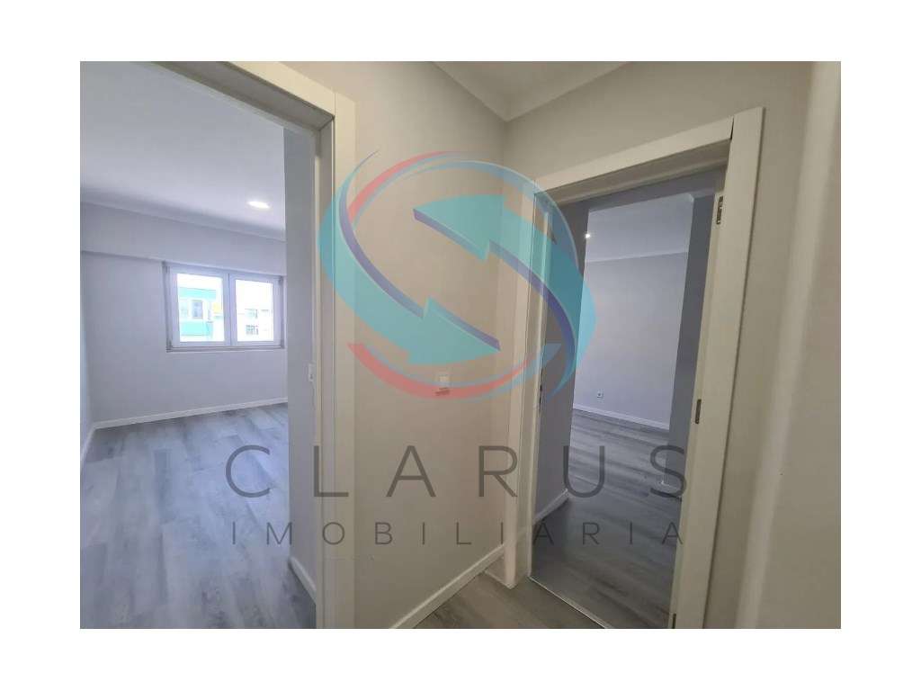 Apartamento T4 totalmente remodelado-5