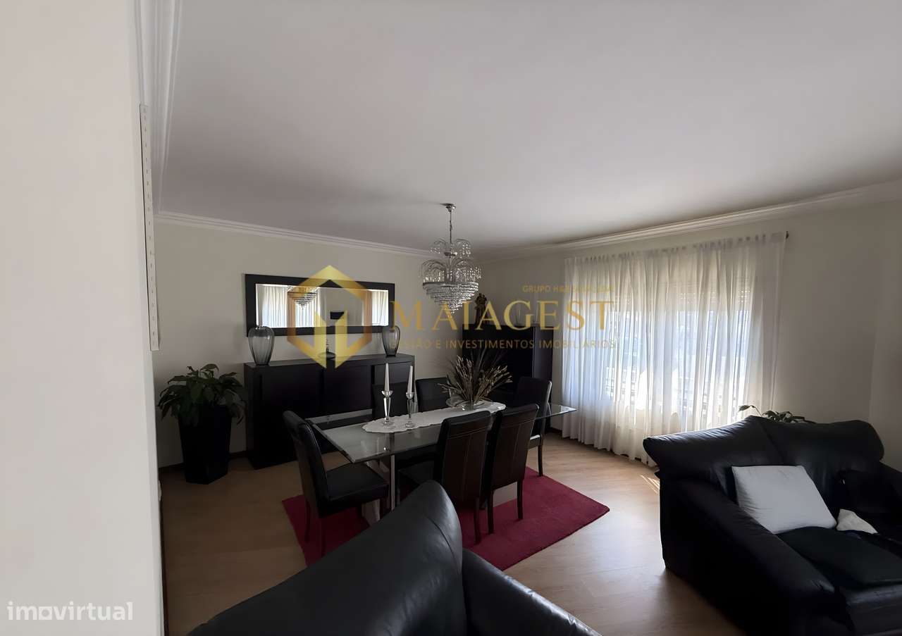 Apartamento T2 Renovado na Madalena com Garagem e Arrumos-3