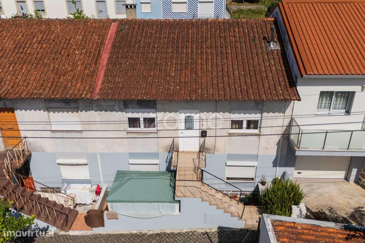 Moradia T7 com logradouro para recuperar em Dume - Braga - Grande imagem: 2/21