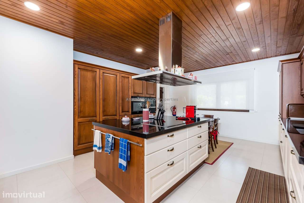 Moradia de Alto Padrão na Marinha Grande – Perto de Leiria e das Praia-19