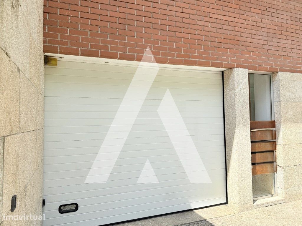 Garagem ampla à venda - Guimarães - Grande imagem: 1/19