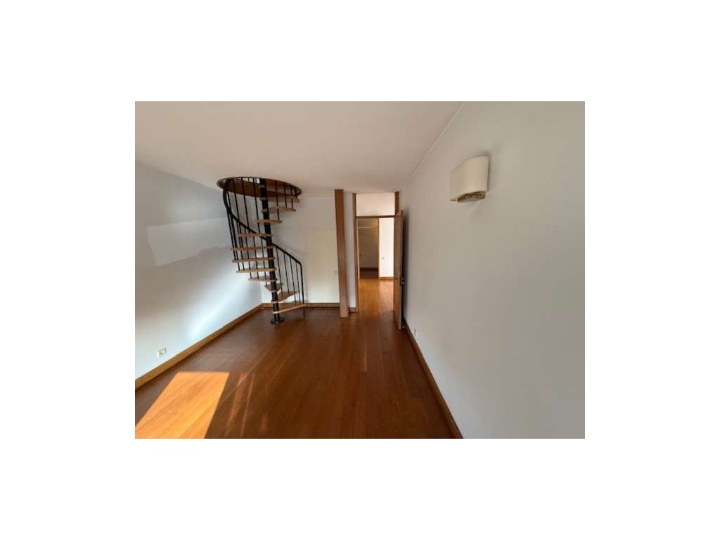 Moradia V3 na Senhora da Hora - Localização Premium!-15