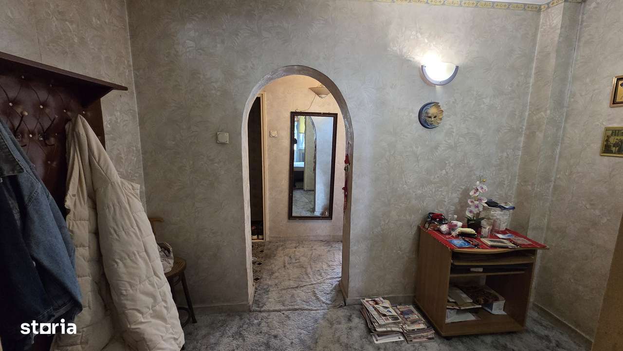 Pod Butelii, apartament 3 camere, decomandat, 70 mp, etaj 2/4-4