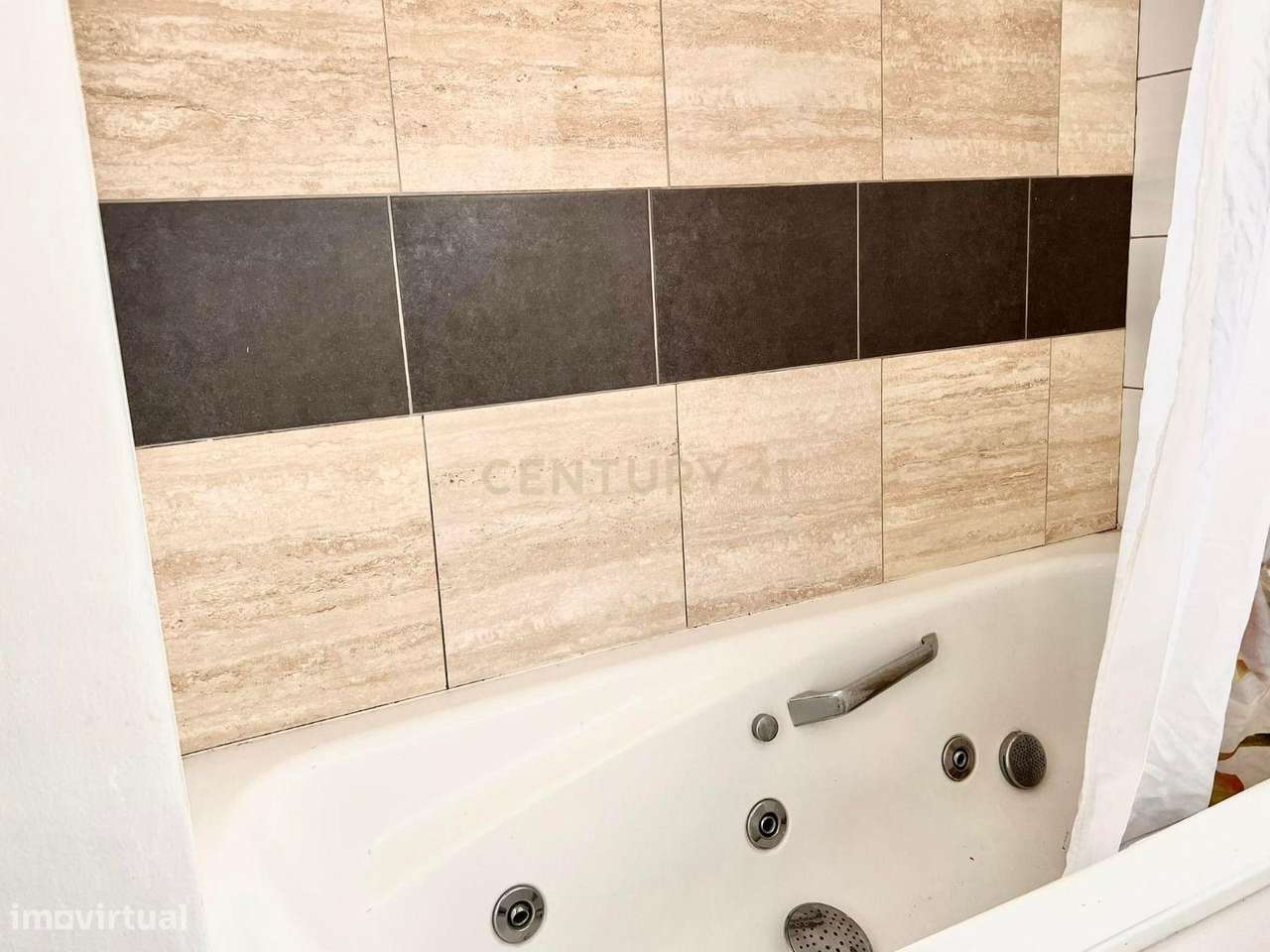 Venda conjunta de apartamento e dois armazéns em Caneças (Ponte da Bic-15