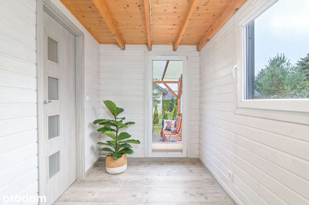 Całoroczny ekonomiczny wyposażony domek z tarasem-12