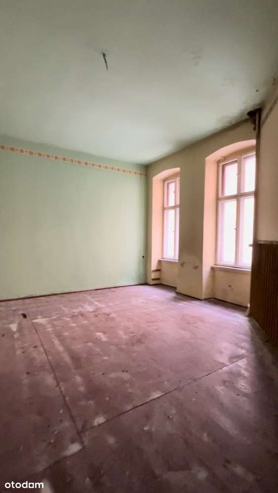 Aleja Fontann // Parter // FRONT-5