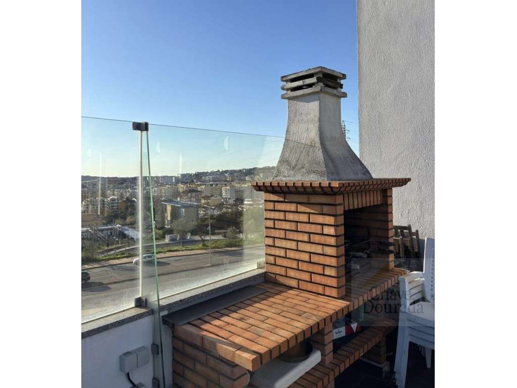 Grande T5 Duplex + terraço + garagem-4