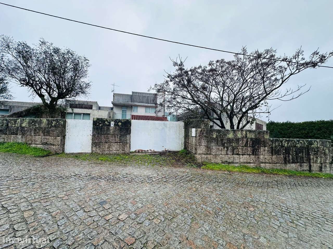 Moradia T4 com piscina, garagem e jardim em Galegos - Grande imagem: 2/17