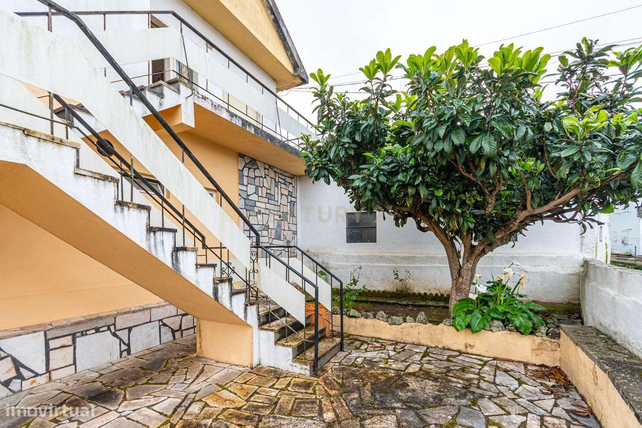 Moradia T3 c/ lote de 2393m2 em Caneças-18