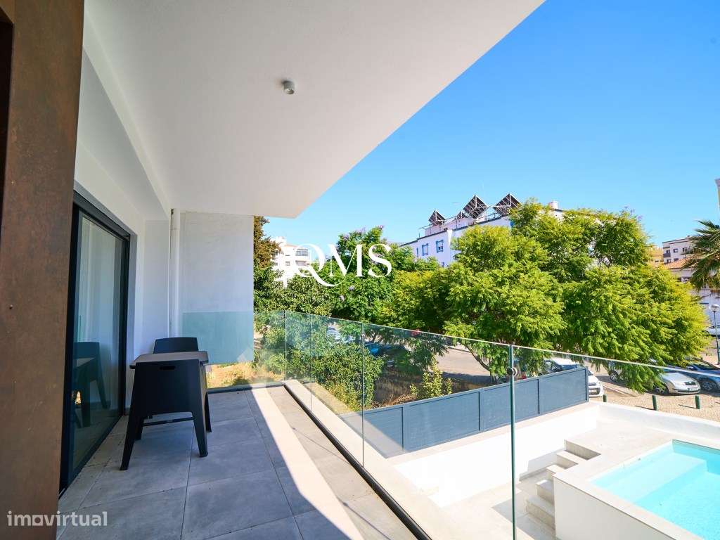 Elegante Apartamento T2 Mobilado com Garagem & Piscina no Coração d... - Grande imagem: 3/28