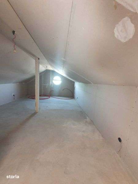 Superoferta de casa de 360 mp. cu livada roditoare. - Imagine principală: 4/8