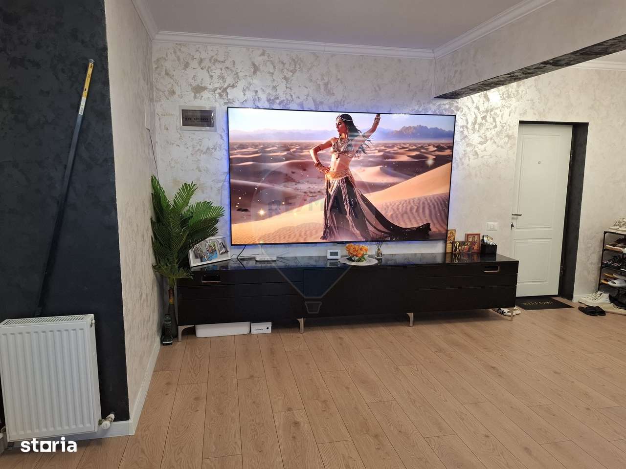 Apartament cu 3 camere  cu loc de parcare si curte proprie -de vânzare - Imagine principală: 5/17