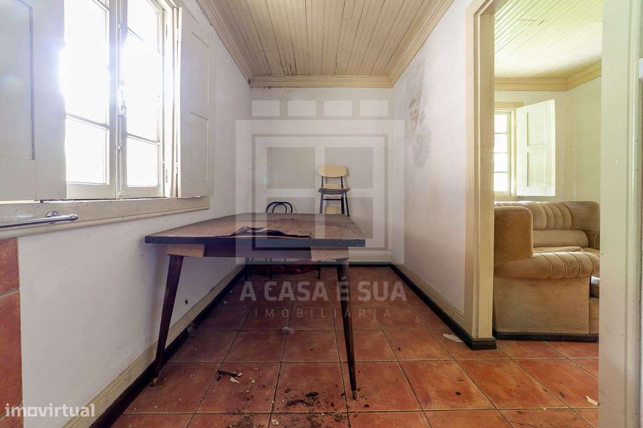 Propriedade para restauro inserida num terreno com 14 000 m2 - Grande imagem: 5/19