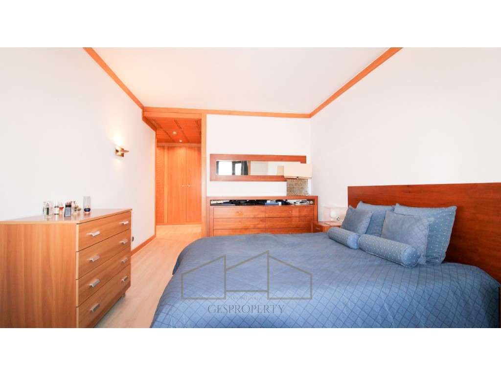 Apartamento T4 nas Torres das Amoreiras-33