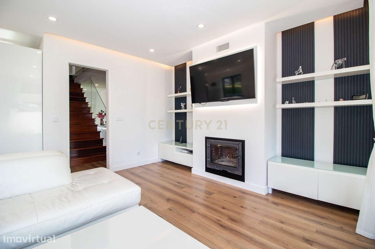 Vivendo o Sonho: Luxuosa Moradia T5 em Albarraque com Espaço de Lazer-25