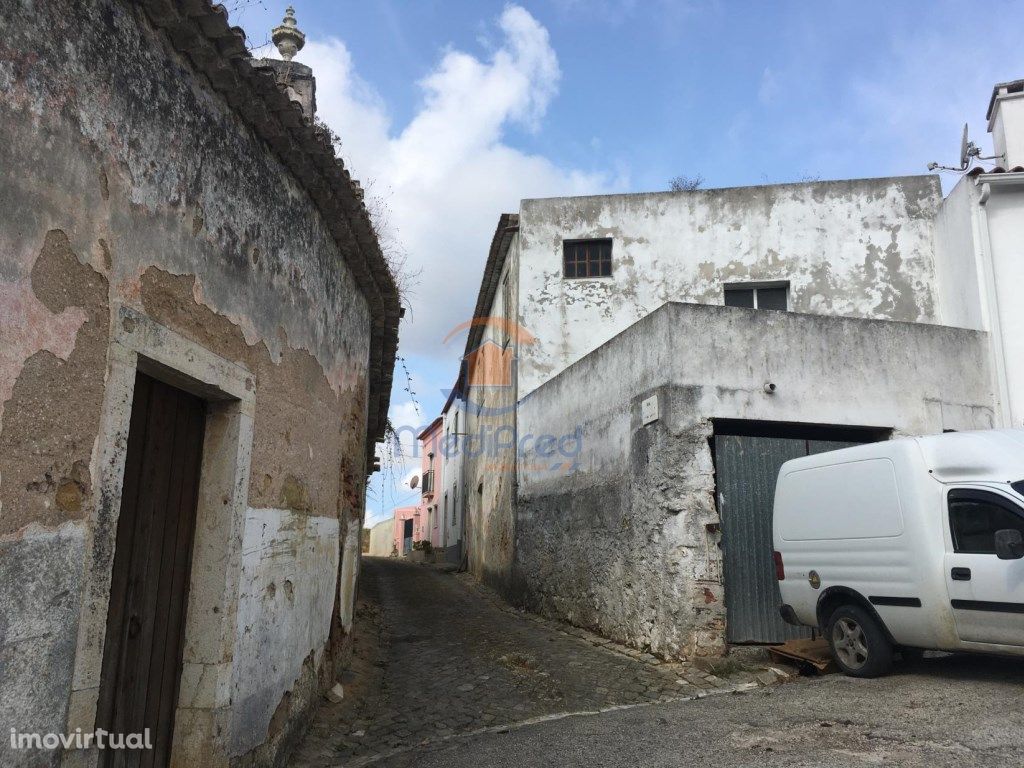 Moradia em Ruínas | Matacães, Torres ...