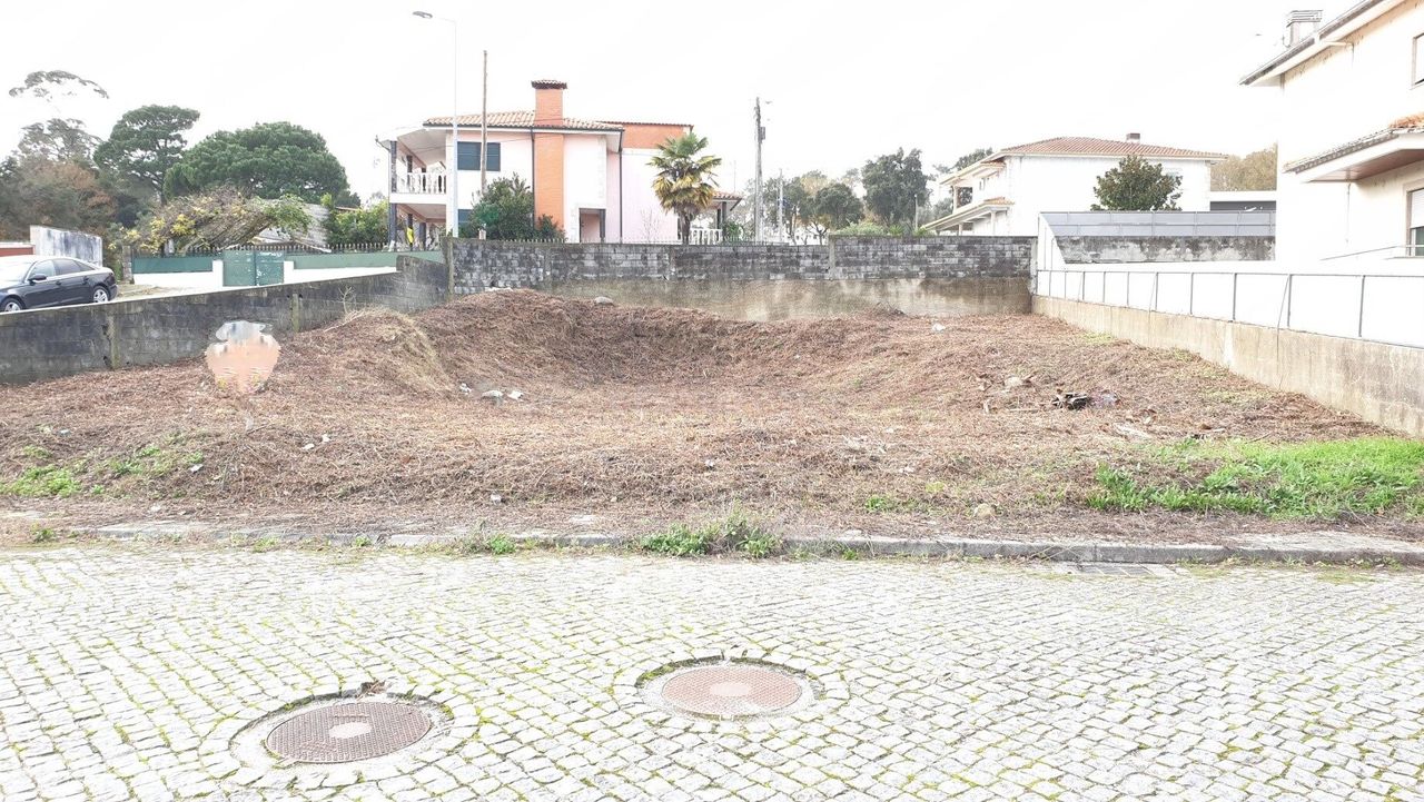 Lote de 430 m2 para moradia individual em  Prozelo Amares