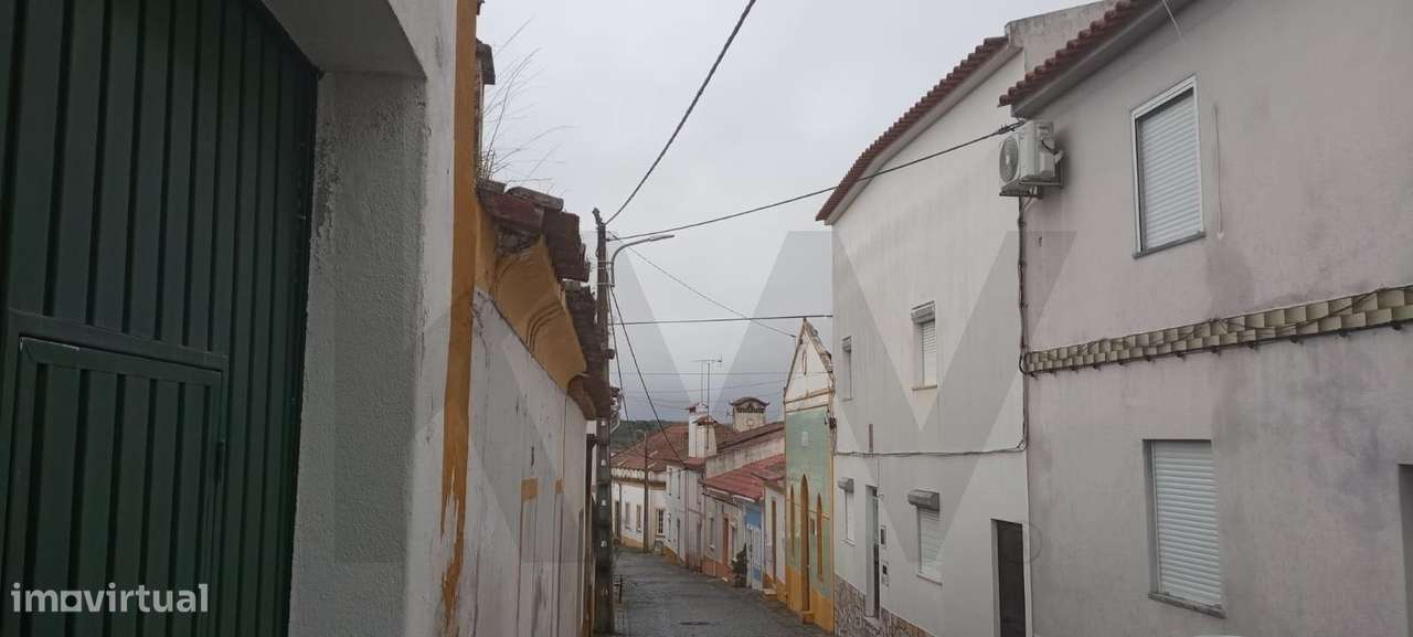 Oportunidade Única: Transforme esta Ruína na Casa dos seus Sonhos no A - Grande imagem: 4/7