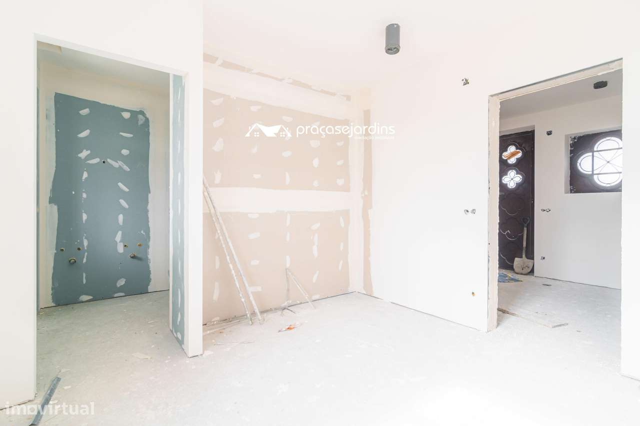 Moradia T3 com História, Conforto Moderno e Proximidade à Praia-22