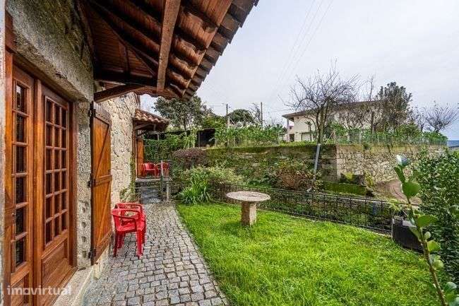 Moradia T3 em pedra no centro de Amares-5