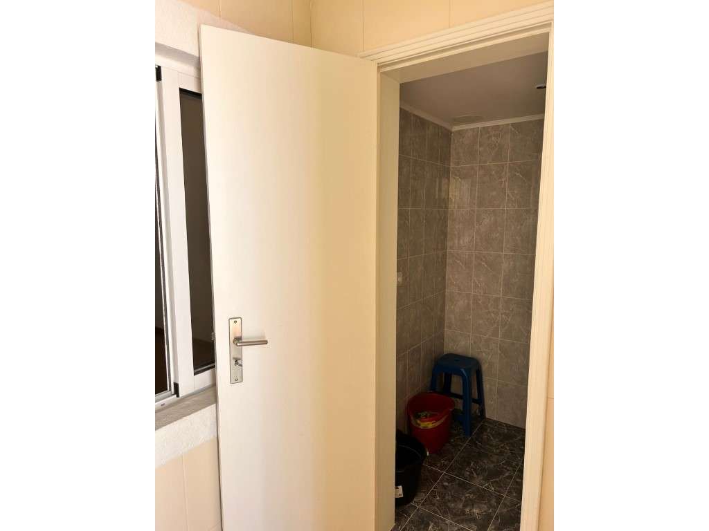 Moradia Remodelada com 4 Assoalhadas, Cacém, Sintra, Lisboa-26