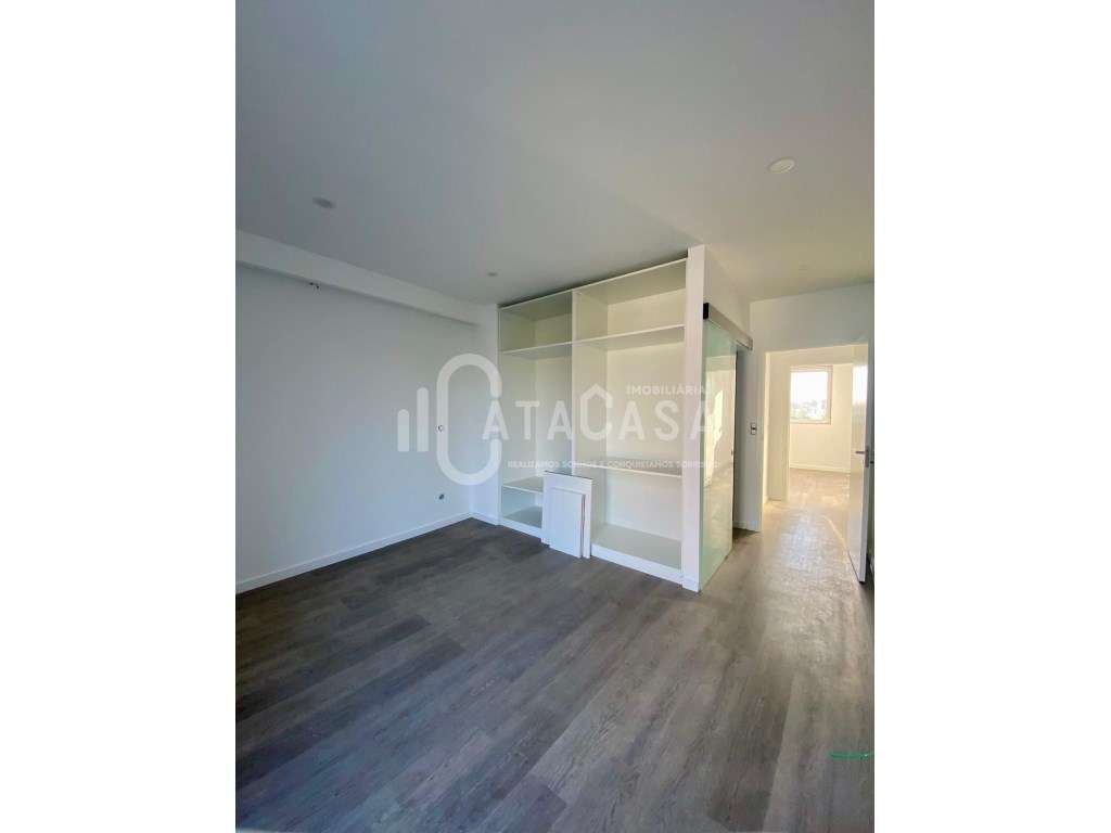 Moradia T3+1 Isolada NOVA no centro de Aguada de Cima-13