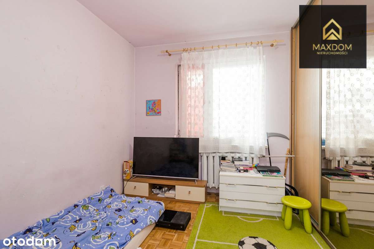 Przy samym wejściu do Metra Płocka + parking-11