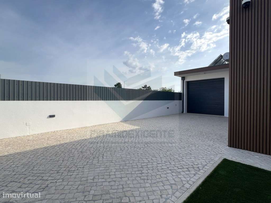 Moradia Isolada, Nova, 3 Suítes, Piscina, Garagem, AZEITÃO!-20