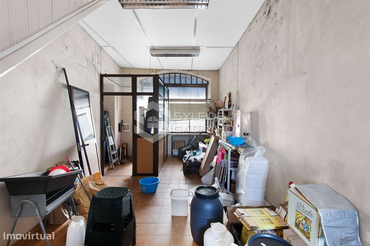 Prédio para venda centro de Caria com comércio no rés-do-chão e ampla-22