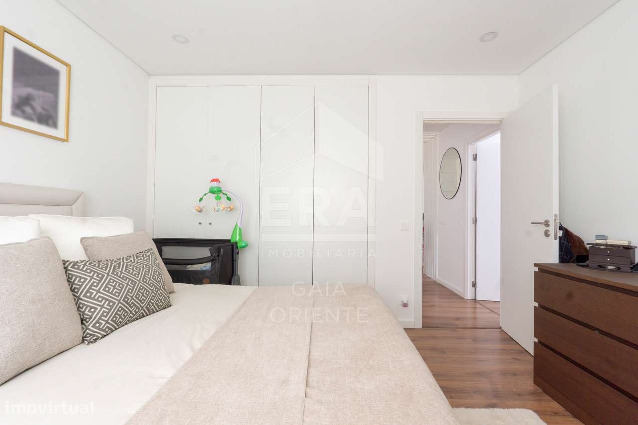 Apartamento T2 moderno com garagem em Grijó-18