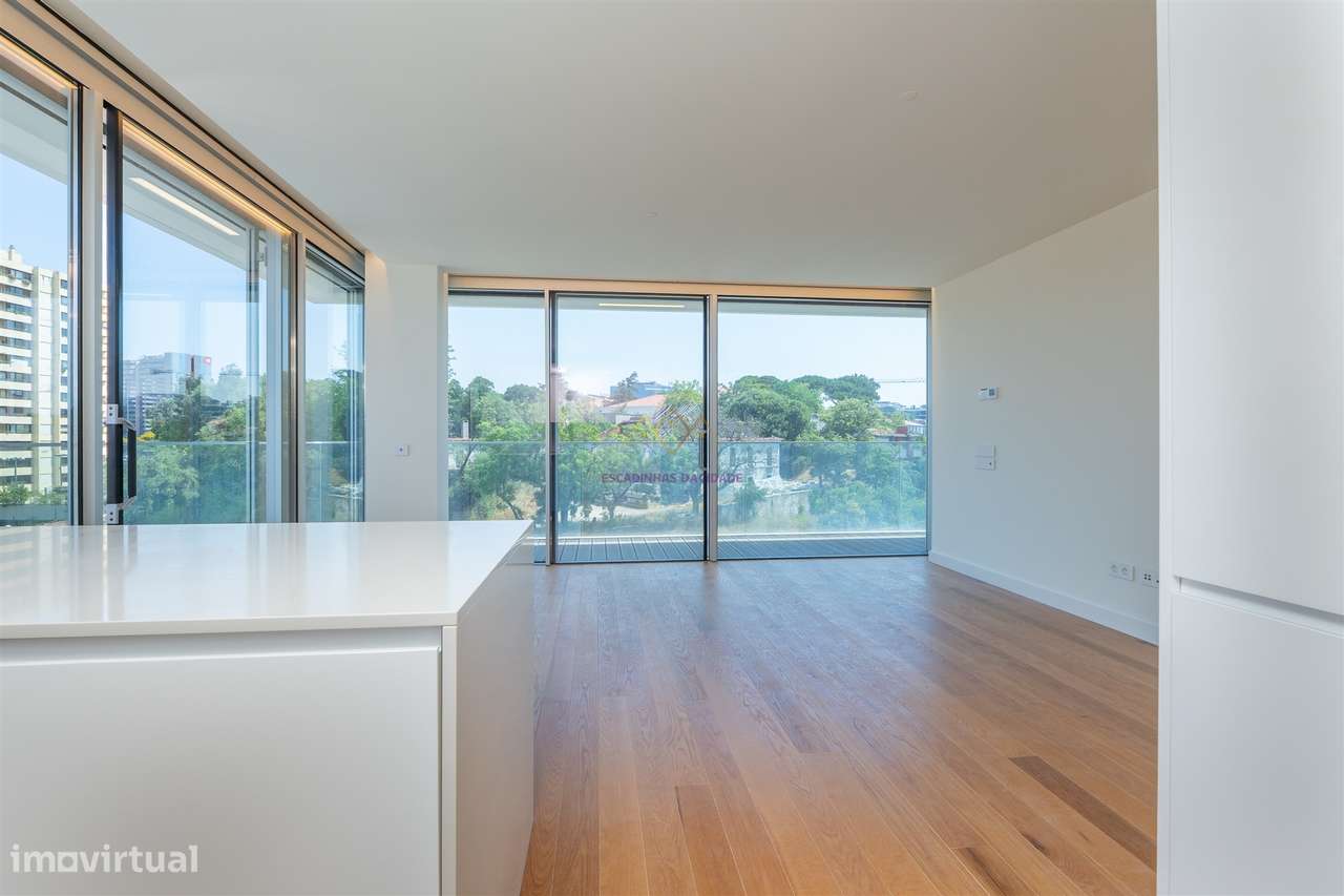 Modernidade e Conforto em Lisboa – T2 com grandes Varandas em Condomín - Grande imagem: 3/48