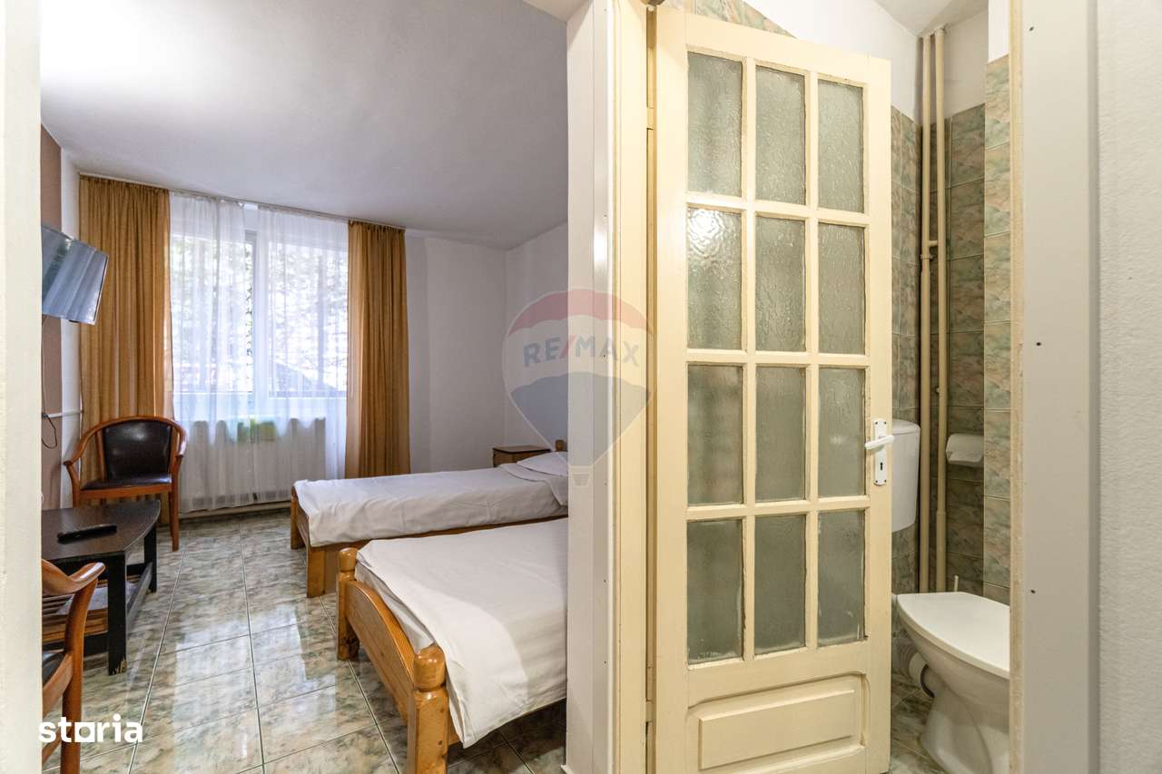 Casă / Vilă cu 20 camere de vânzare în Timisu de Jos, DN1, Brasov-16