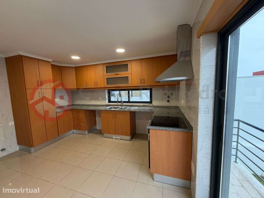 Moradia T5 remodelada no Feijó, Almada-32