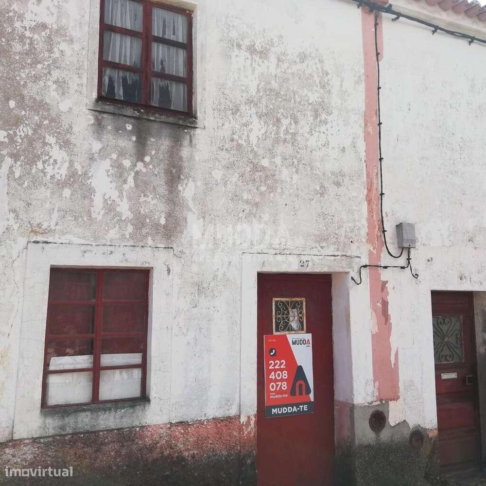 Moradia T2 para Remodelação com Vista Panorâmica – Sarzedas, Castelo B-19