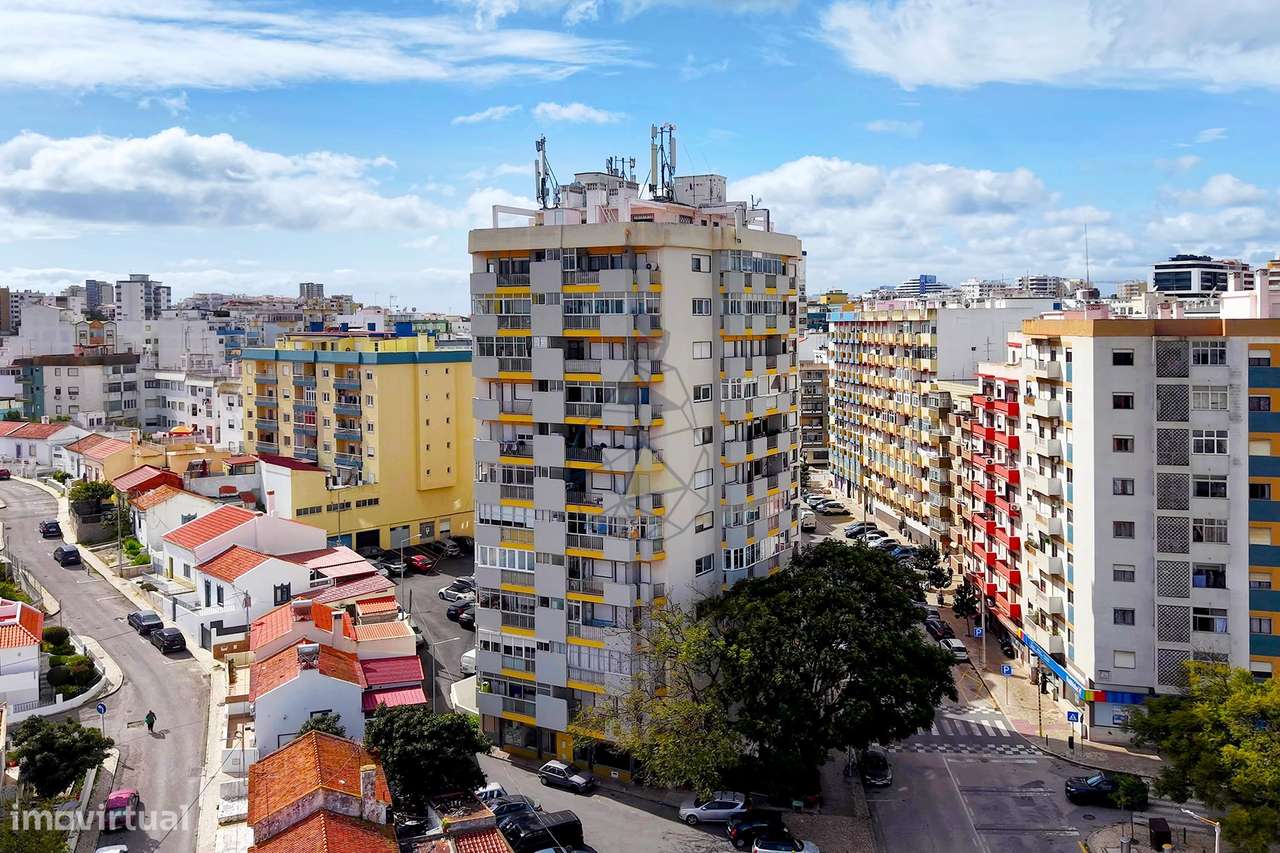 T3 central totalmente remodelado, com 2 casas de banho em Portimão-1