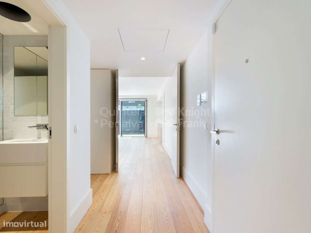 Apartamento T4 com piscina e estacionamento, aos Aliados - Grande imagem: 5/25