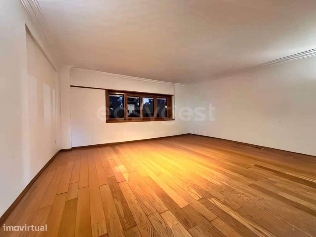 Apartamento T1 sem mobílias com Box localizado na Azinhaga das Galh... - Grande imagem: 3/18
