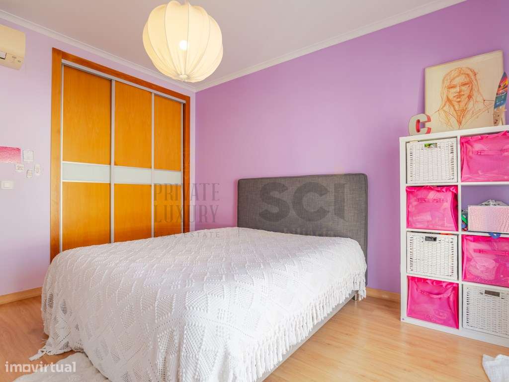 Moradia T4 na Aroeira, contemporânea com piscina e cave-28