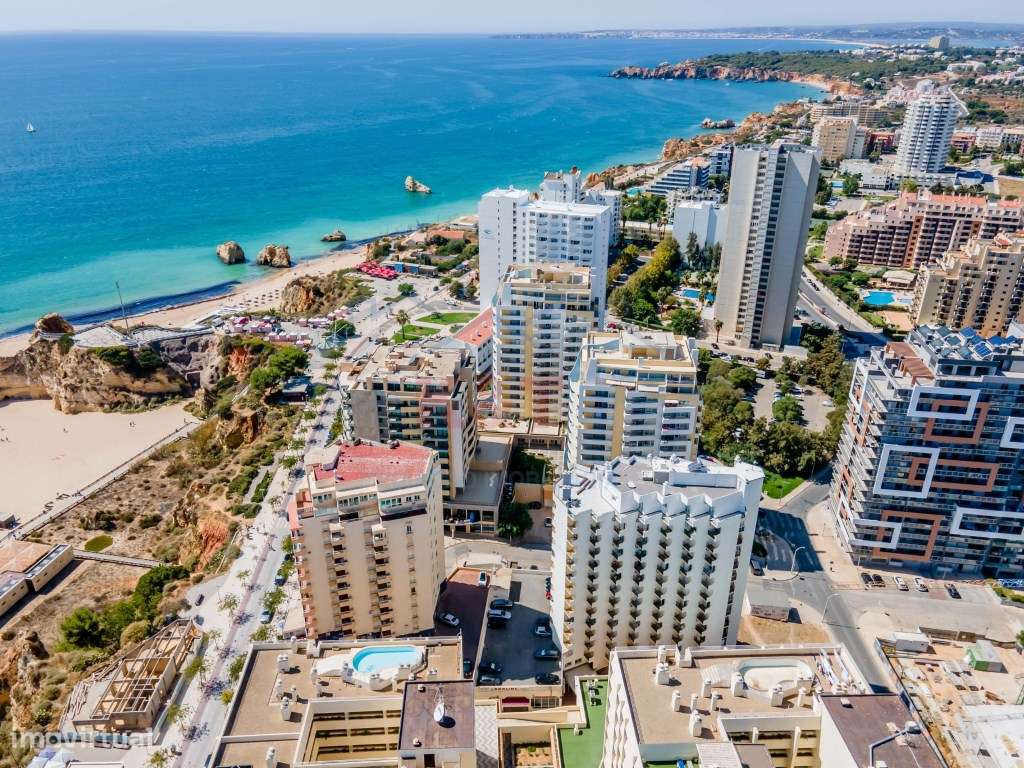 T2 remodelado na 1ª linha da Praia da Rocha-35