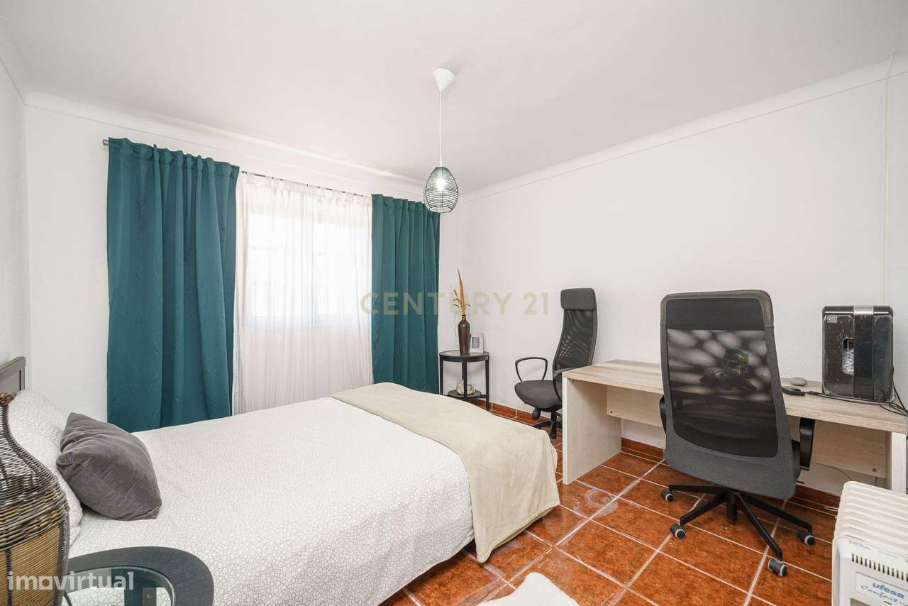 O Refúgio Perfeito em Cajados: Natureza e Duas Moradias num Só Investi-9