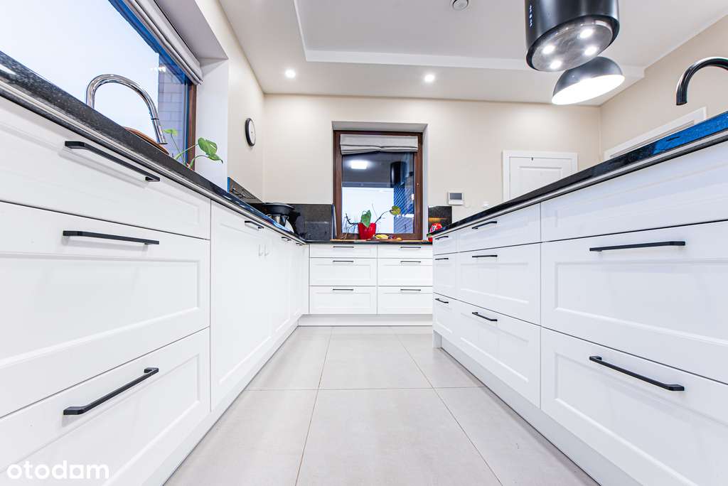 Ekskluzywna posiadłość ze stawem na dużej działce.-6