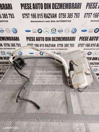 Bidonas Vas Lichid Parbriz Stropgel Complet Bmw Seria 7 F01 F02 F03 F04 Bidonas Lichid Parbriz Bmw Dezmembrez Bmw F01 Seria 7 - 1