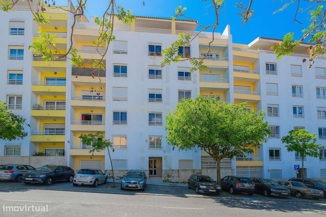 Apartamento T3 luminoso na Parede com varandas, garagem e arrecadação-31