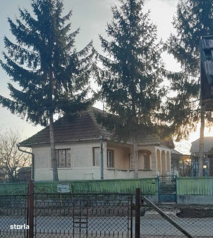 Casă cu teren mare, Band-0