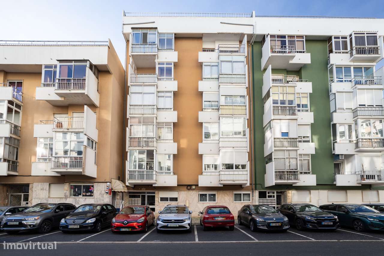 Oeiras, Apartamento T2 – Potencial para Criar e Renovar ao Seu Gosto!-26