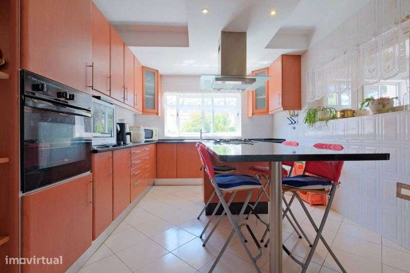 Moradia T4 em três pisos - Bairro do Rosário - Oportunidade de Negócio - Grande imagem: 4/12